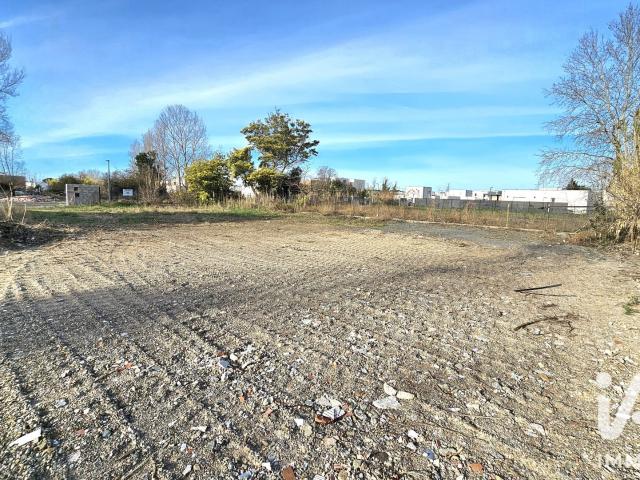Terrain 726 m²
