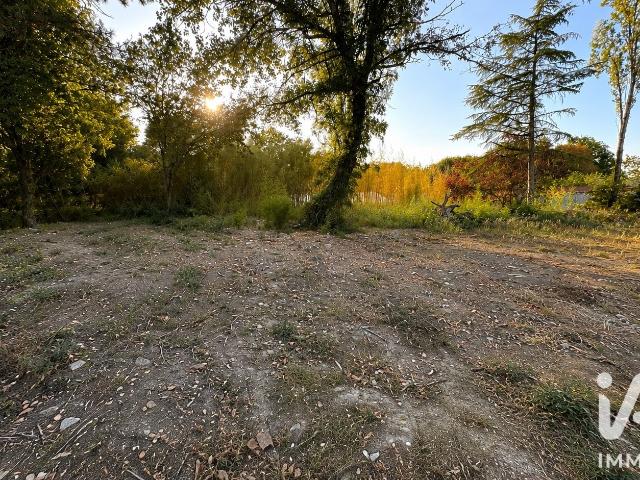 Terrain 843 m²