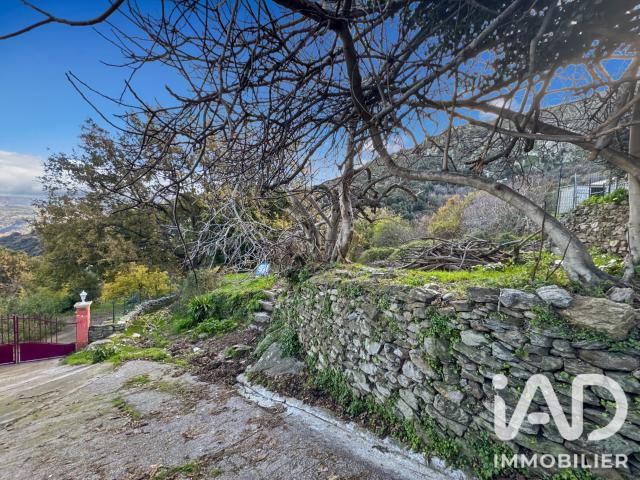 Terrain 842 m²