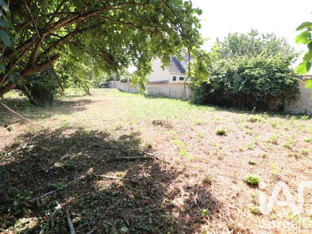 Terrain 854 m²