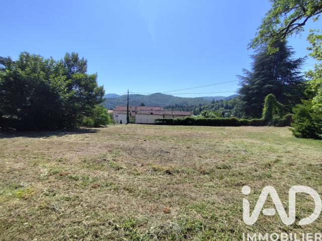 Terrain 877 m²