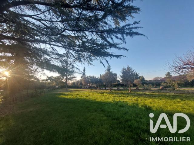 Terrain 884 m²