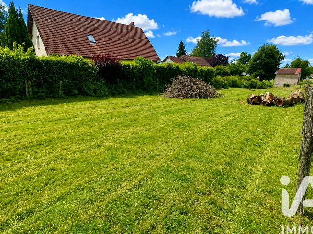 Terrain 889 m²