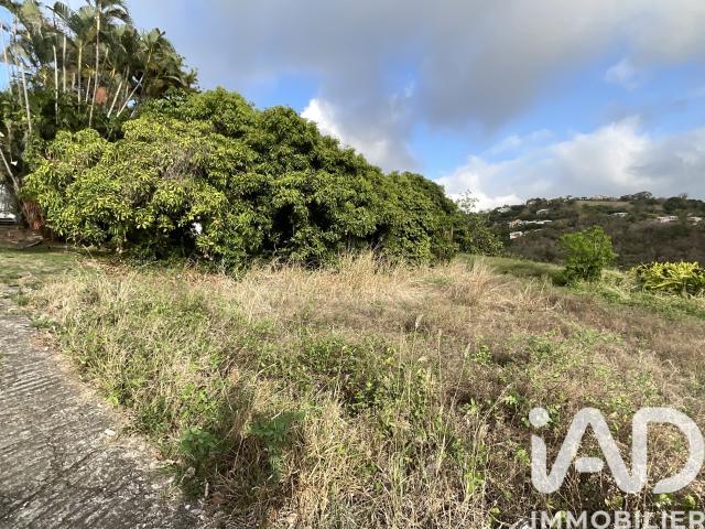 Terrain 819 m²