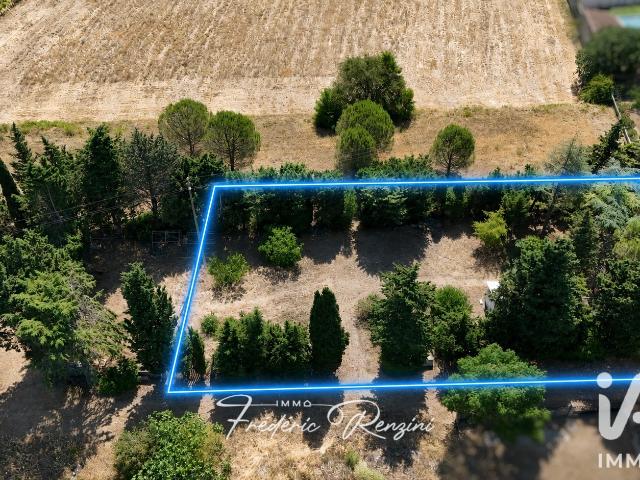 Terrain 838 m²