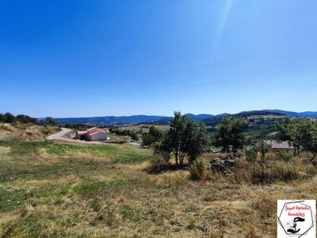 Terrain 838m ²