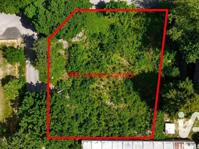 Terrain 990 m²