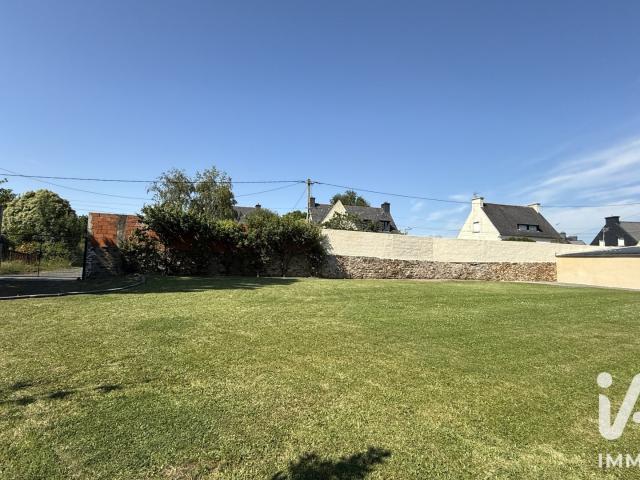 Terrain 900 m²