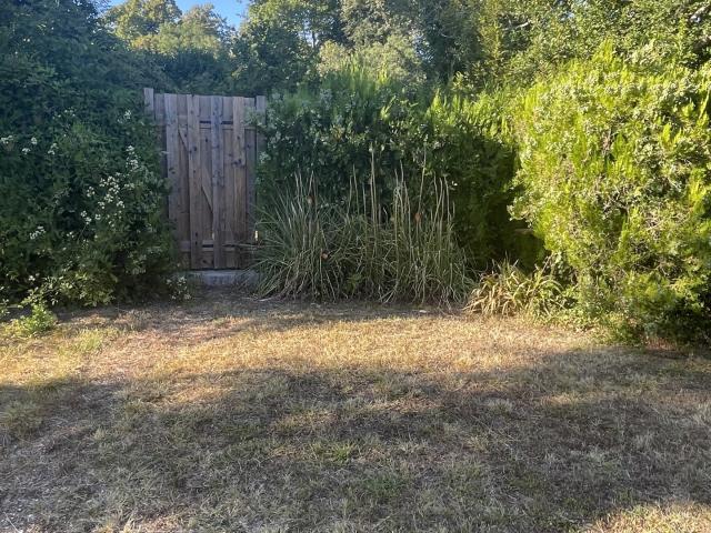 Terrain 900 m²
