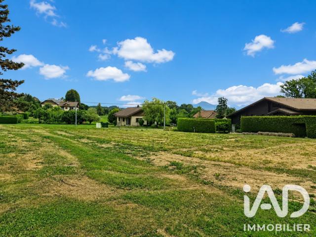 Terrain 906 m²