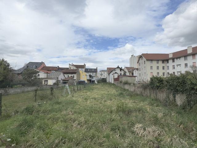 Terrain 911 m²