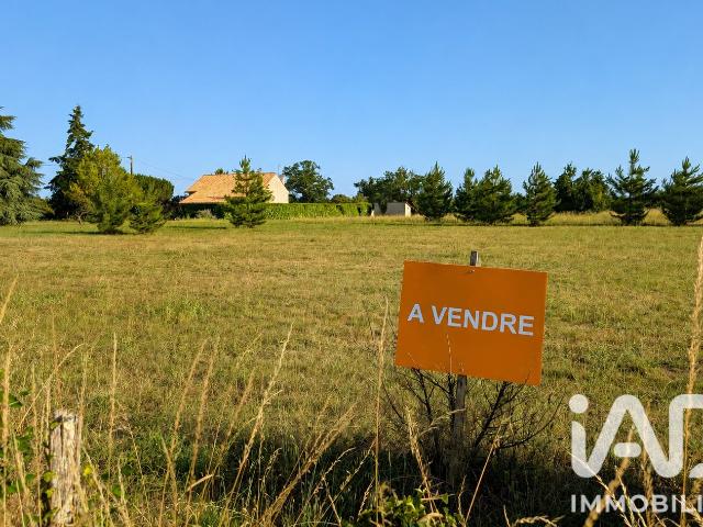 Terrain 911 m²