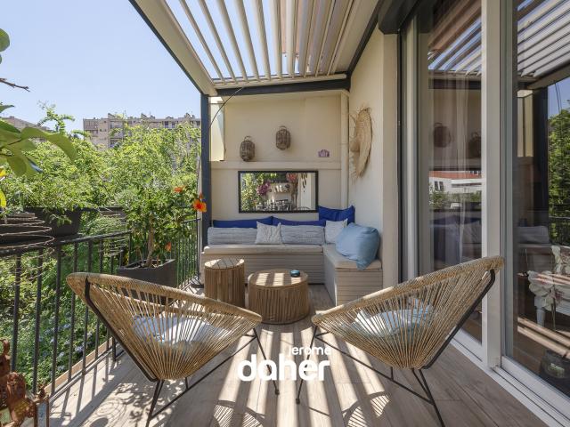 Terrasse avec vue sur Notre Dame de la Garde