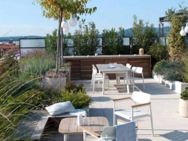 TERRASSE EXCEPTIONNELLE DE 30 M2 AVEC VUE ET EXPOSEE SUD POUR CE MAGNIFIQUE T2 A TOULON