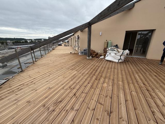 Terrasse exceptionnelle Parking Notaire offerts
