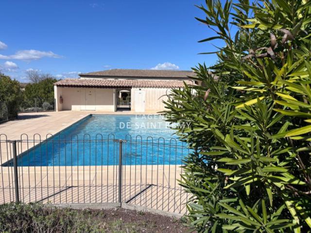 Terrasse, piscine et calme absolu à Saint Rémy