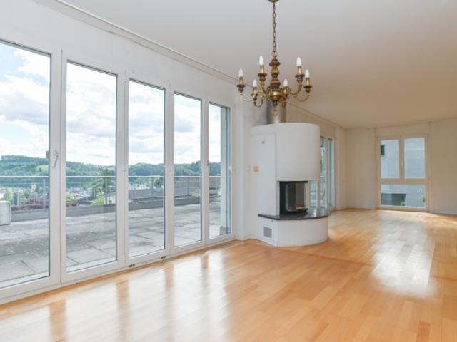 Terrassenwohnung mit unverbaubarer Aussicht und vielen Parkplätzen