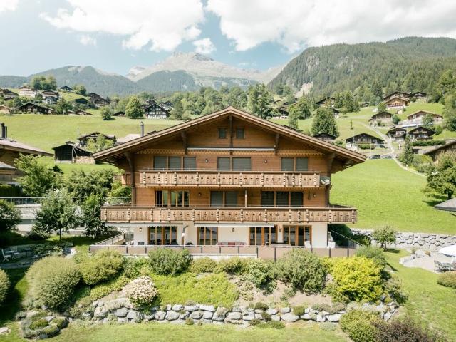Terrassenwohnung mit Bergblick 4.5 Zimmer Erstwohnung im Chalet Aquila