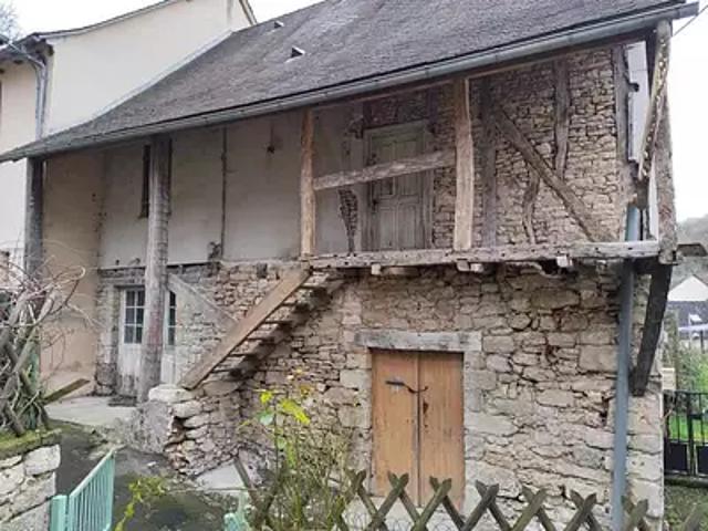 Terrasson Lavilledieu 24120 Achat / Vente maison 2 pièces t2 au dernier étage parking