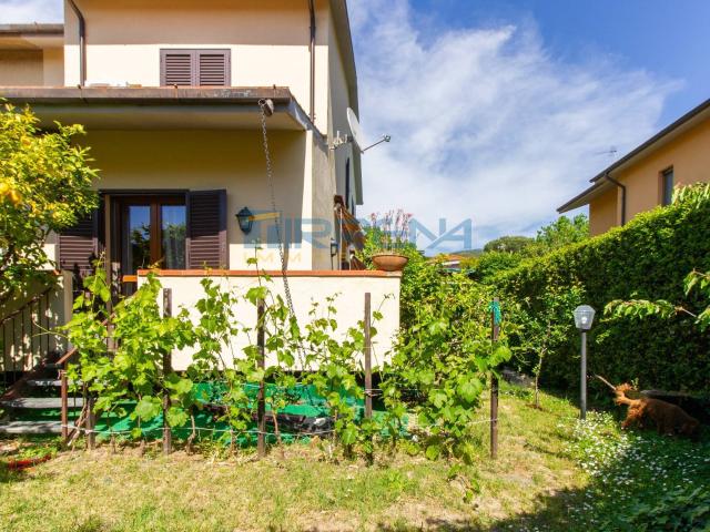 Terratetto d\'angolo in vendita a Calci, Rezzano