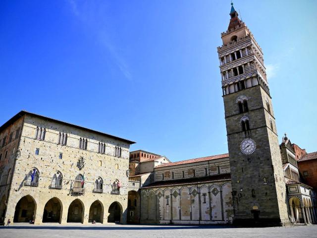 Terratetto di ampia superficie con grande terrazza in centro storico in vendita a Pistoia, Centro st
