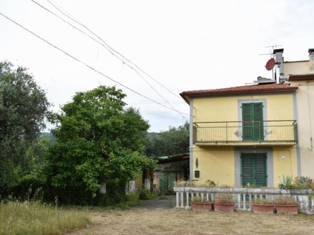 TERRATETTO di 7 vani e di 390 mq LARCIANO Cecina di Larciano rif. L 140