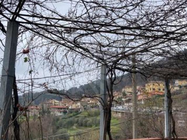 TERRATETTO di 9 vani e di 210 mq PIETRASANTA rif. 202/VI