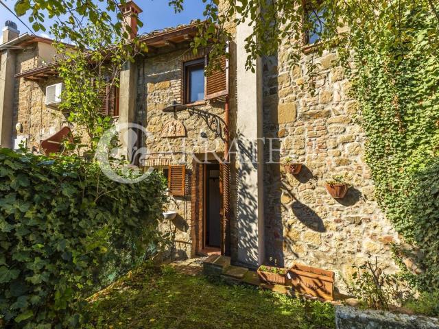 Terratetto in buone condizioni su 3 livelli di circa 55 mq c. 58m² Pienza