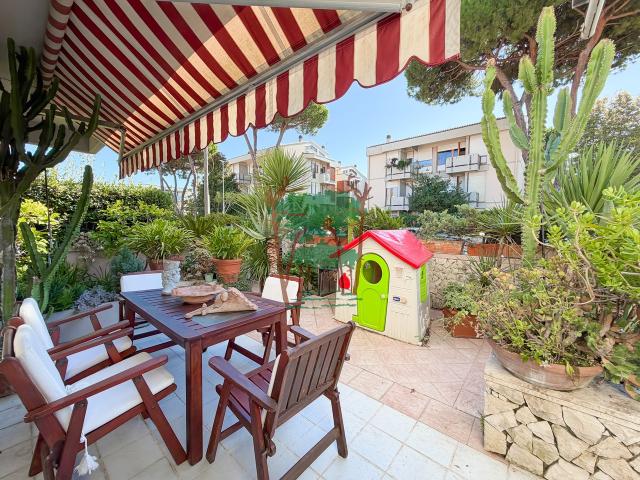 TERRATETTO in VENDITA a VIAREGGIO DON BOSCO di 7 vani