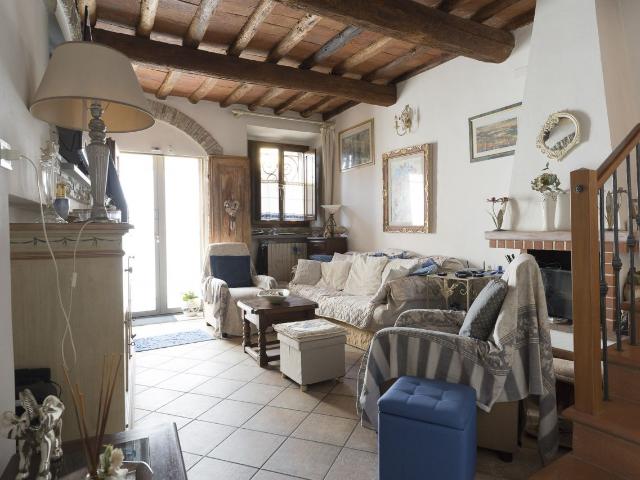 TERRATETTO in VENDITA a FIRENZE PERETOLA / BROZZI di 5 vani