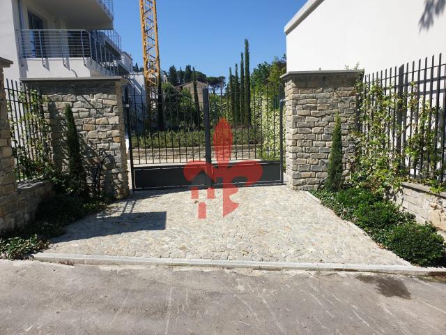TERRATETTO in VENDITA a FIRENZE Poggio Imperiale di 10 vani