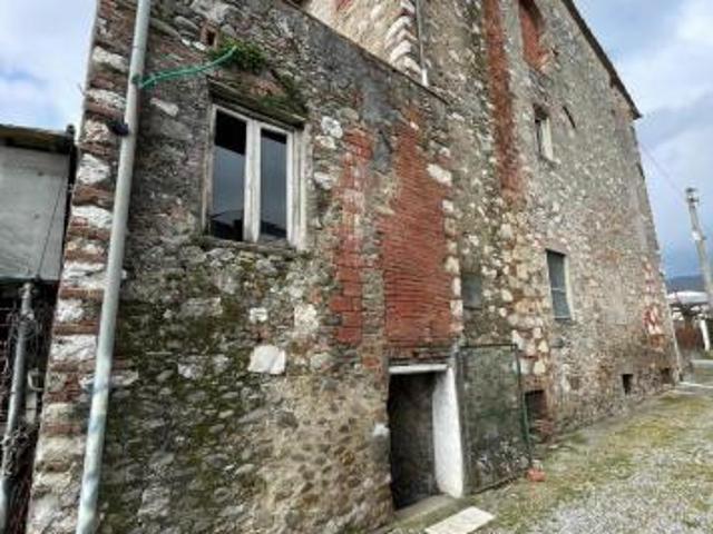 Terratetto in vendita a Marlia Capannori 218 mq Rif: 1397537