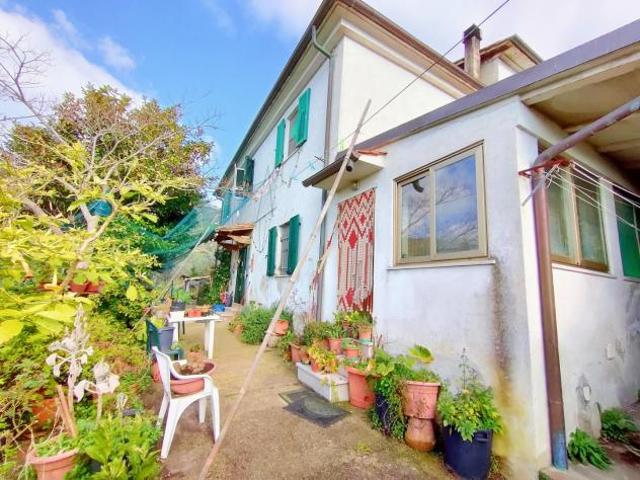Terratetto in vendita a Montemagno Calci 212 mq Rif: 1400328