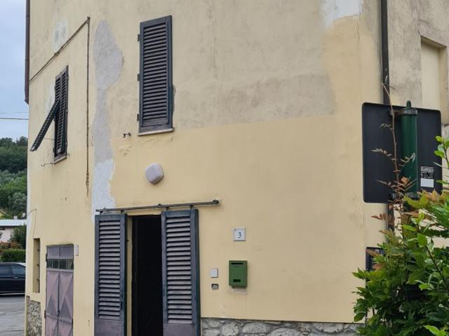 TERRATETTO in VENDITA a PESCIA collodi di 3 vani