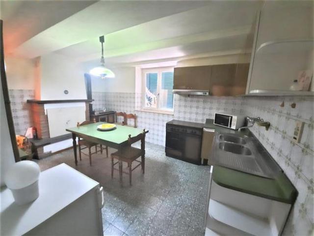Terratetto in vendita a Petrognano Capannori 140 mq Rif: 990079