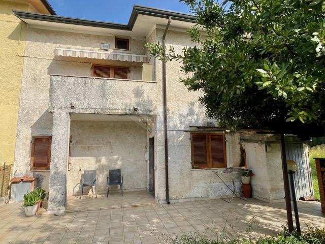 TERRATETTO in VENDITA a PIETRASANTA CAMPAGNA di 5 vani