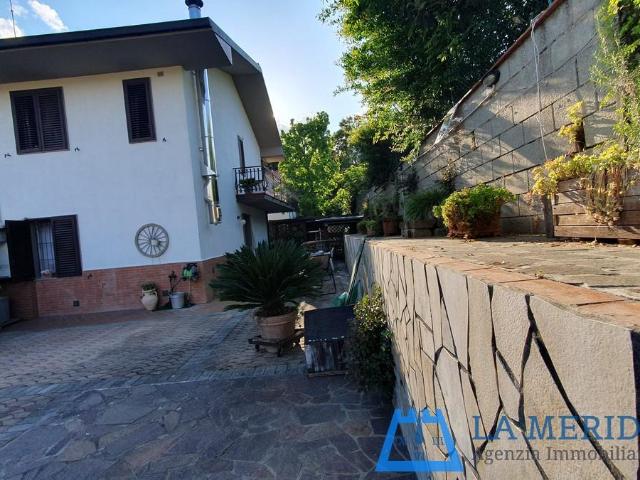 Terratetto in vendita a Pieve a Nievole in Ottimo composto da 5vani