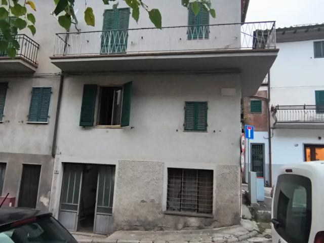 TERRATETTO in VENDITA a SANTA FIORA di 5 vani