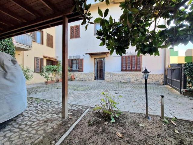 Terratetto in vendita a San Donnino Campi Bisenzio 170 mq Rif: 1336354