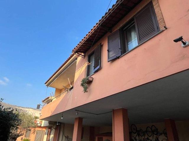 Terratetto plurifamiliare in vendita a Acerra