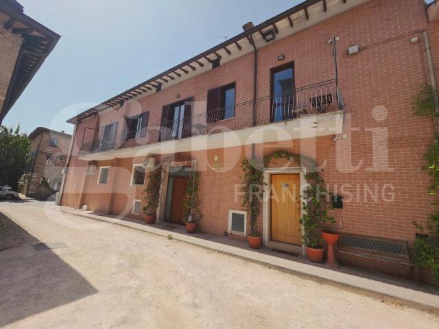 Terratetto plurifamiliare in vendita a Assisi