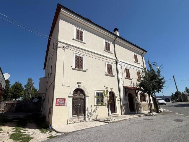 Terratetto plurifamiliare in vendita a Rocca Di Mezzo