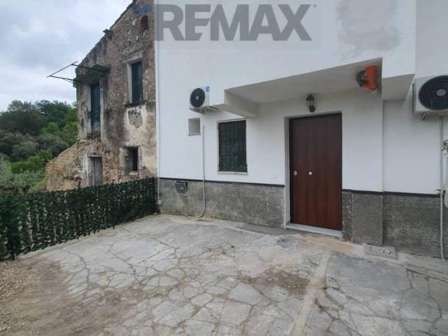 Terratetto plurifamiliare 60 m², ottimo stato, Minturno