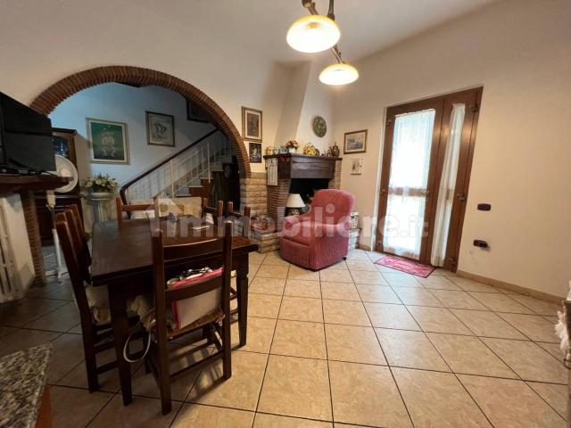 Terratetto unifamiliare 92 m², buono stato, San Martino, San Lorenzo, Campi Bisenzio