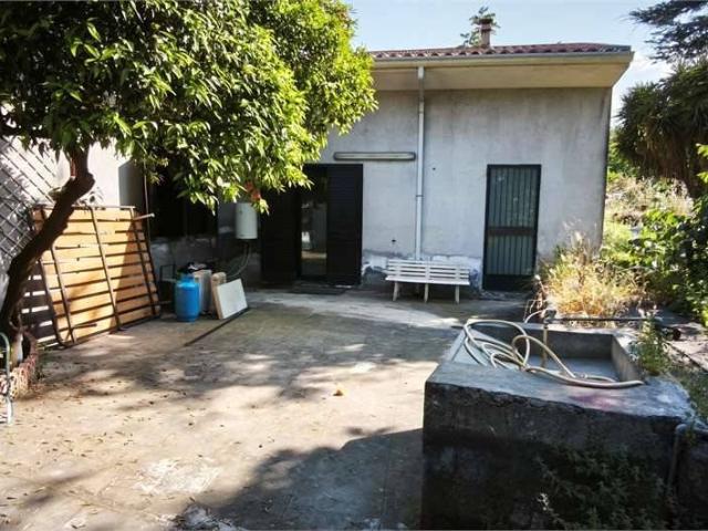 Terratetto unifamiliare 120 m², buono stato, Centro, Zafferana Etnea