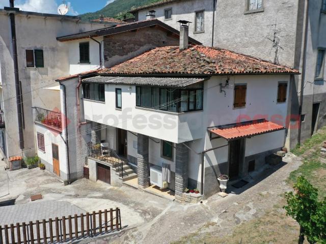 Terratetto unifamiliare in vendita a Villa Collemandina