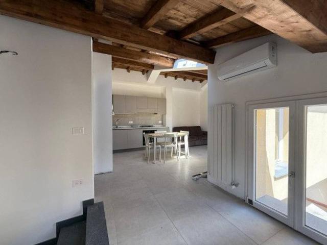 Terratetto unifamiliare in affitto a Lucca