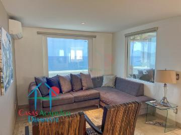 Terraza con vista al mar. En condominio con club de playa
