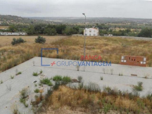 Terreno misto com 489m2 no Sítio do Curral, Alvito, para construção de edifício destinado a armazém/indústria