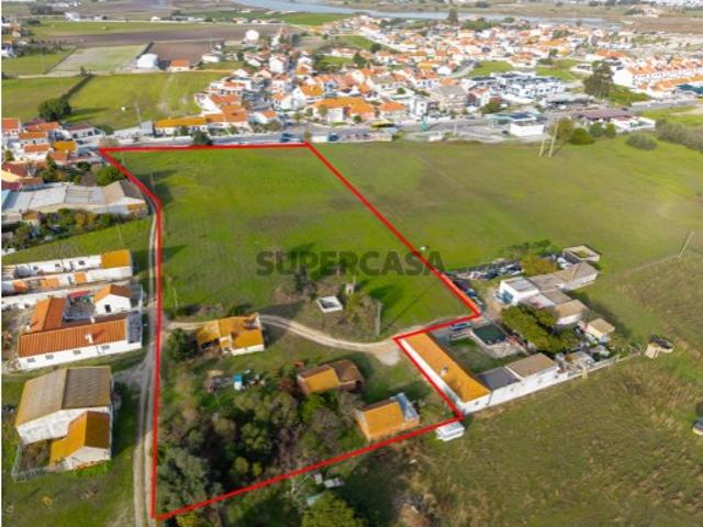 Terreno misto com área de 11440m2, localizado junto á estrada nacional